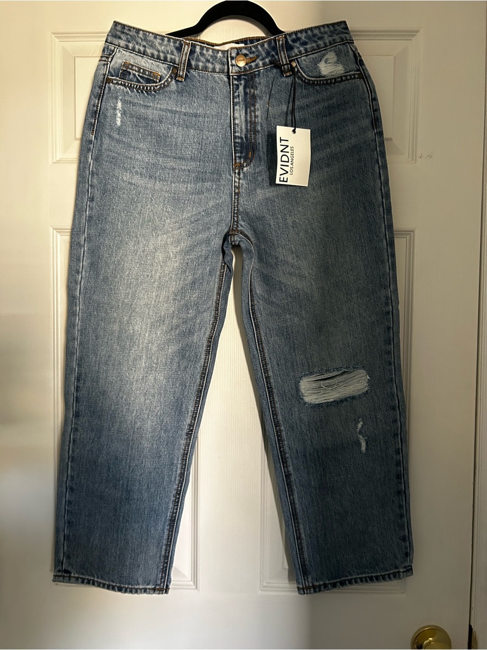 EVIDNT Straight-Leg Women's Jeans in Light Blue with Distressed Detail
